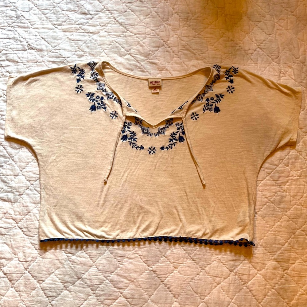 Flowy crop top with embroidered neck line (L)